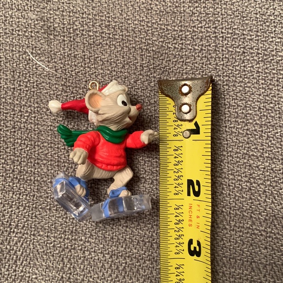 Hallmark Keepsake Ornament ON THE ICE 1995 in Original Box - Picture 6 of 8